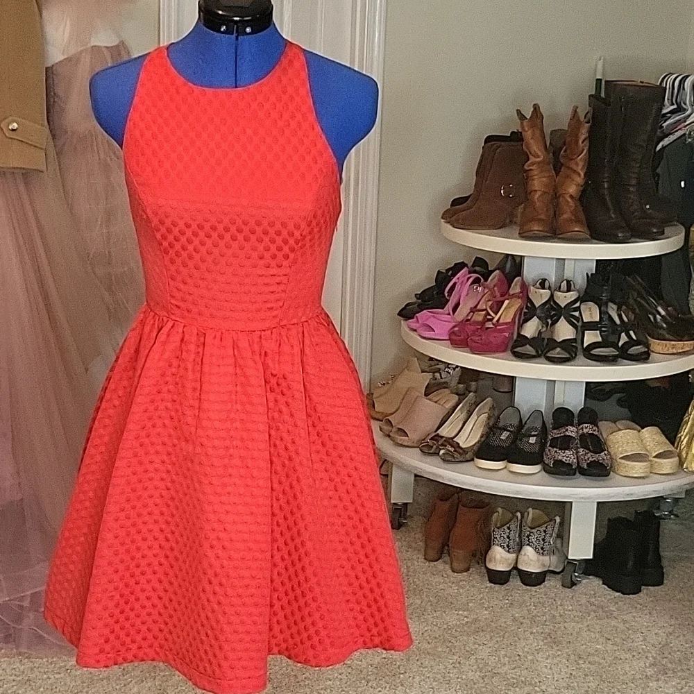 Cute dress can be wear day or night - Picture 1 of 7